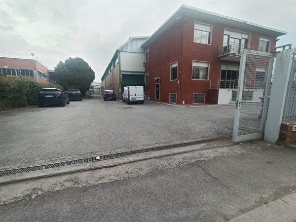 locale di sgombero in vendita a Firenze in zona Peretola