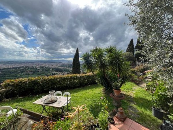 casa indipendente in vendita a Firenze