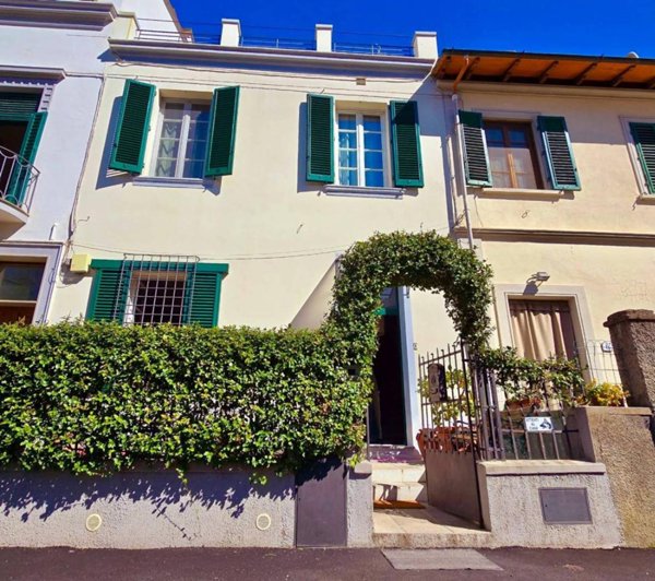 casa indipendente in vendita a Firenze in zona Coverciano