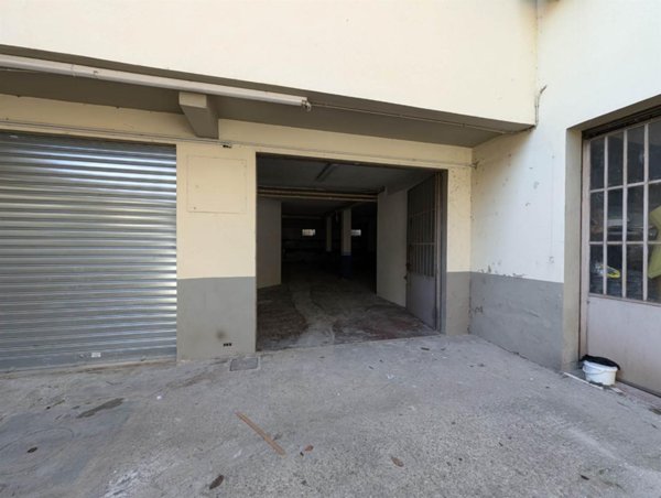 locale di sgombero in vendita a Firenze in zona Isolotto