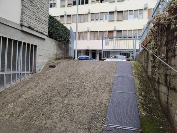 ufficio in vendita a Firenze in zona Isolotto