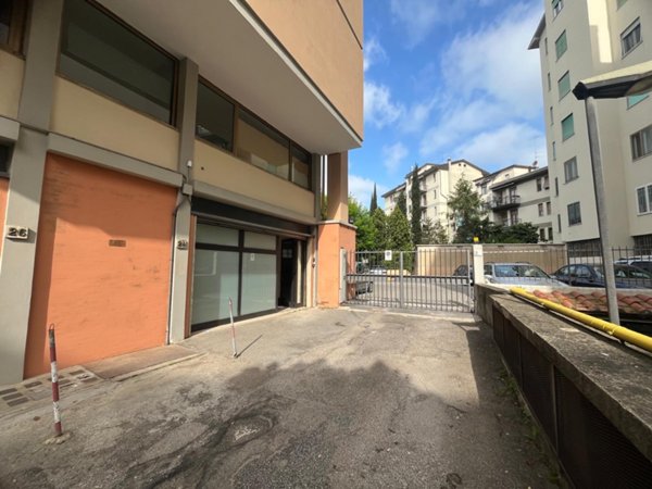 negozio in vendita a Firenze in zona Isolotto