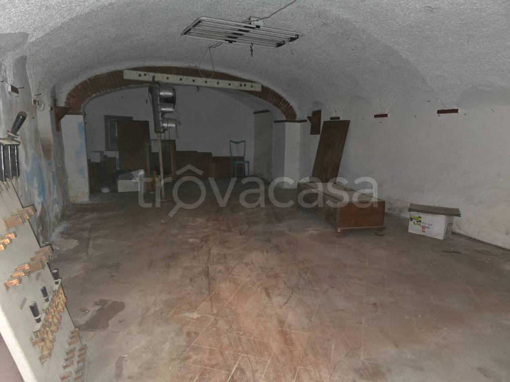 locale commerciale in vendita a Firenze in zona Centro San Frediano