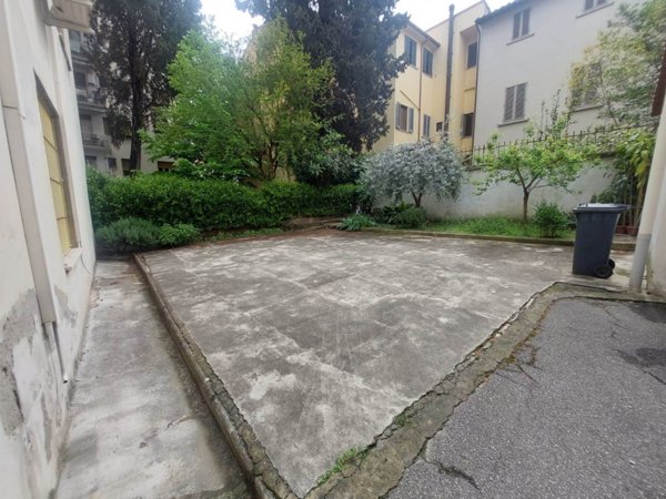ufficio in vendita a Firenze in zona Statuto