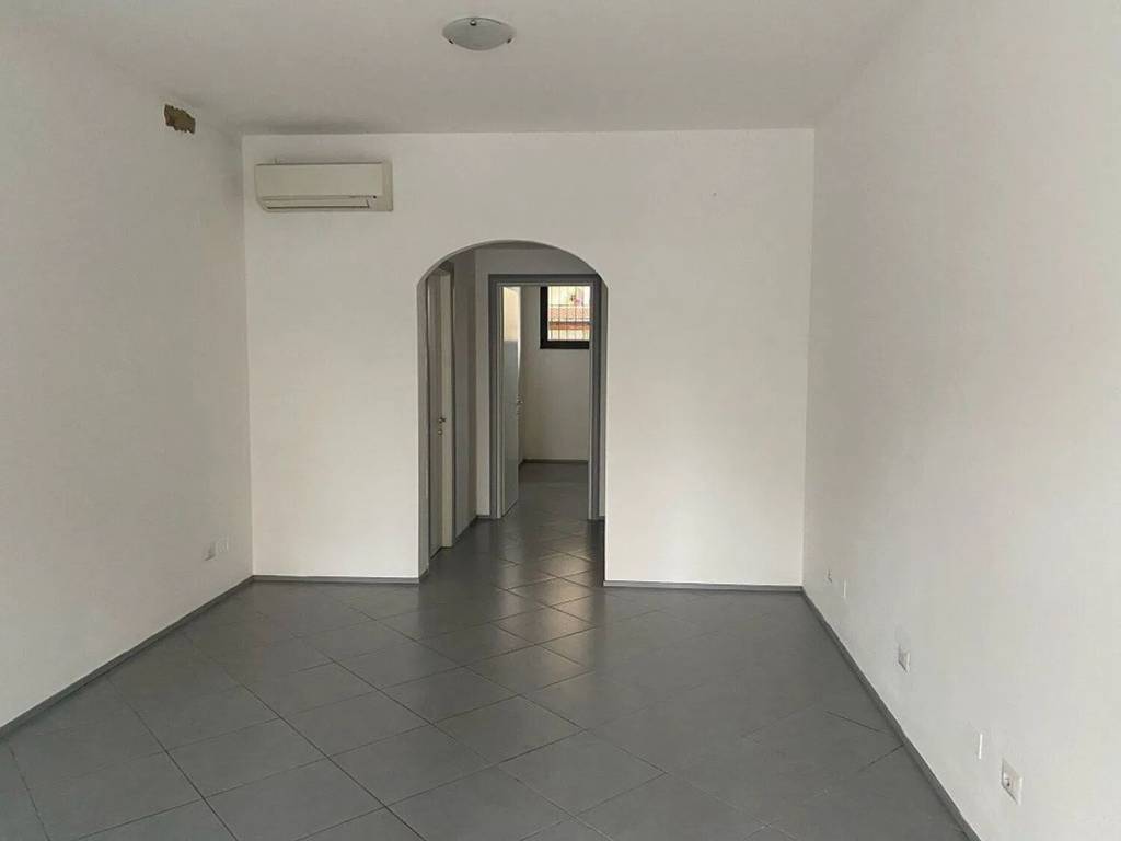 negozio in vendita a Firenze in zona Novoli