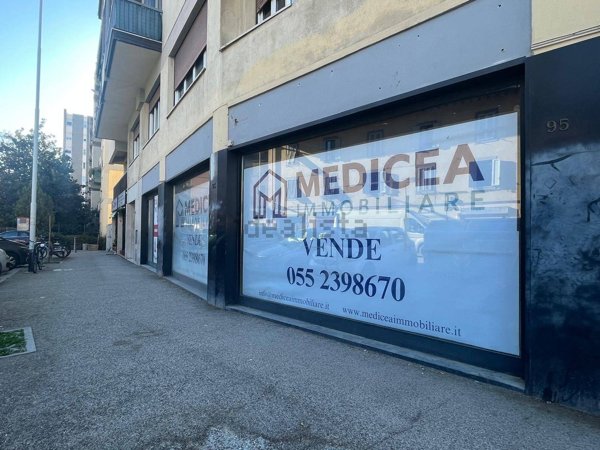 negozio in vendita a Firenze in zona Novoli