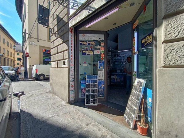 negozio in vendita a Firenze in zona Centro Santa Croce