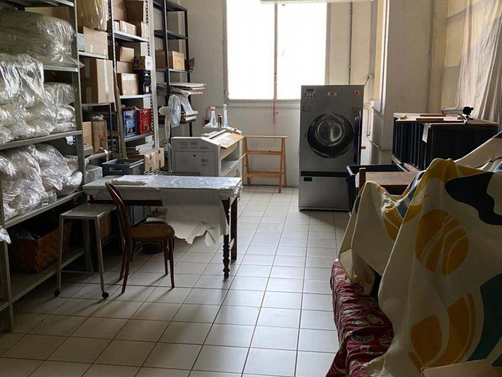 negozio in vendita a Firenze in zona Novoli