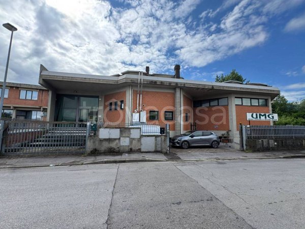 negozio in vendita a Firenze in zona Peretola