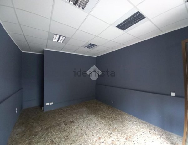 negozio in vendita a Firenze in zona Firenze Nova