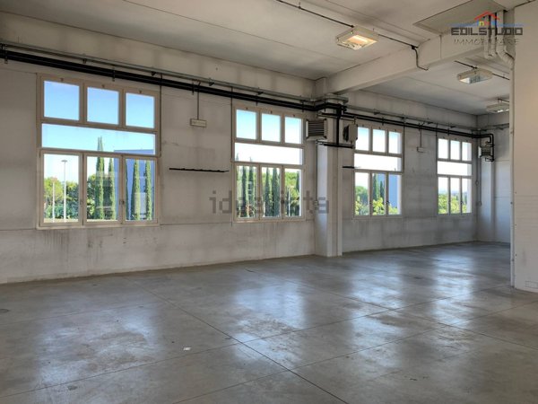 capannone in vendita a Firenze in zona Ponte a Greve