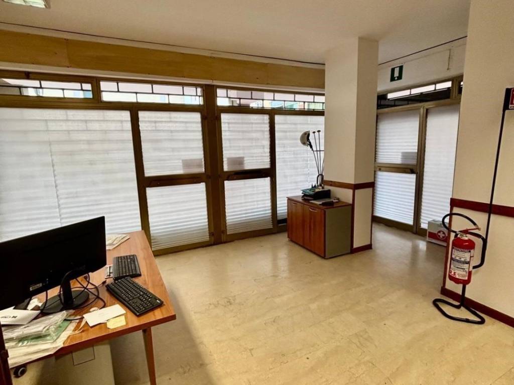 ufficio in vendita a Firenze in zona Isolotto