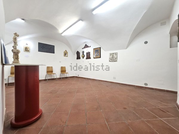 locale commerciale in vendita a Firenze in zona Centro Santa Croce