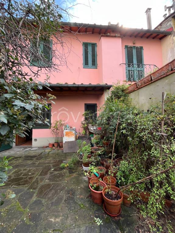 casa indipendente in vendita a Firenze in zona Firenze Nova