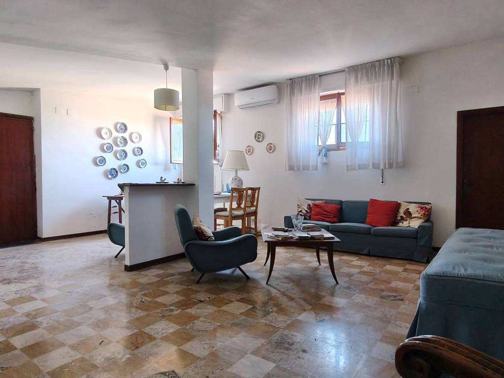 appartamento in vendita a Firenze in zona Coverciano