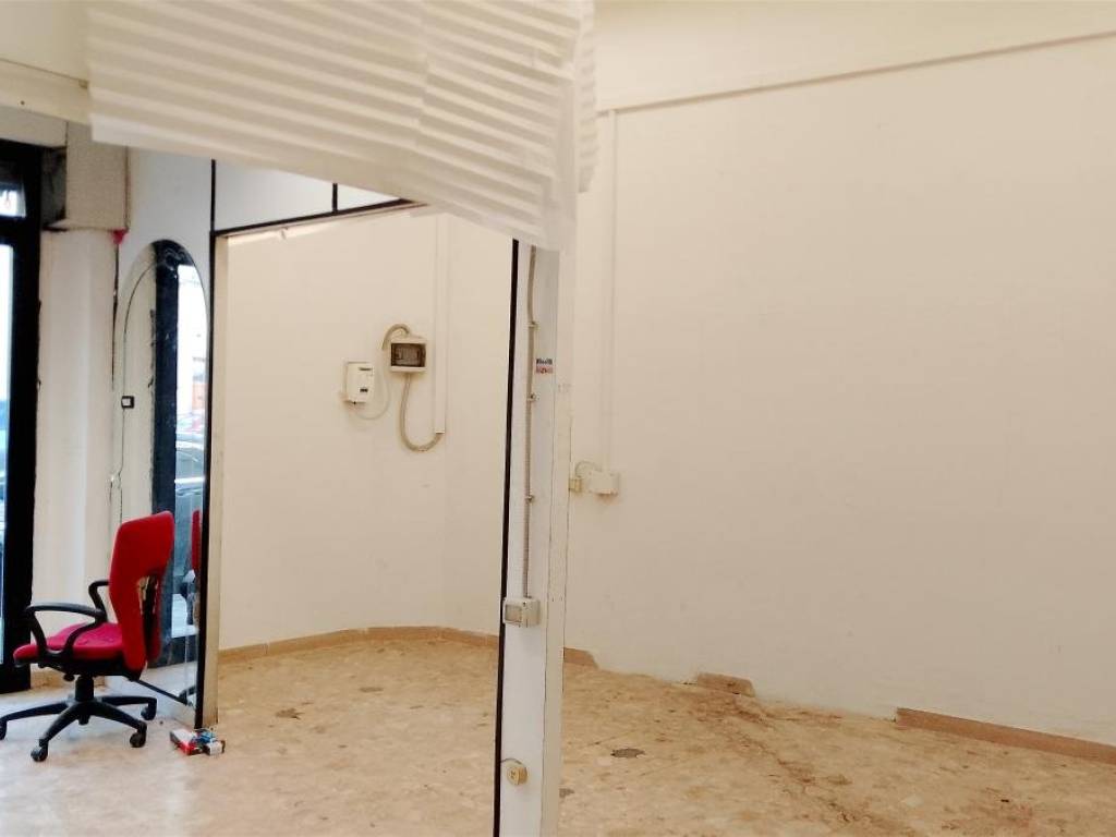 negozio in vendita a Firenze in zona Campo di Marte