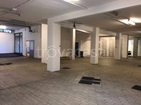 locale commerciale in vendita a Firenze in zona Novoli