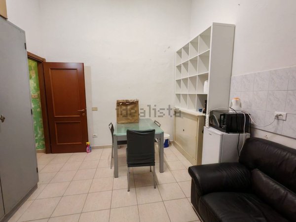 locale commerciale in vendita a Firenze in zona Novoli