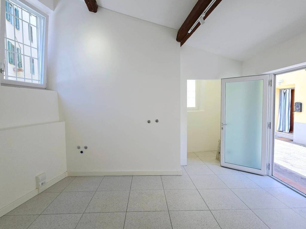 negozio in vendita a Firenze in zona Campo di Marte