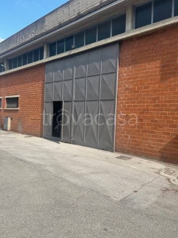 locale commerciale in vendita a Firenze in zona Peretola