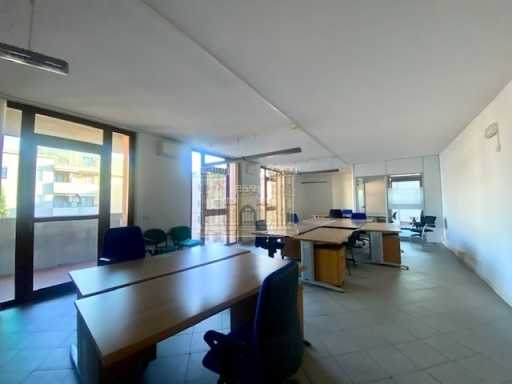 ufficio in vendita a Firenze in zona Novoli