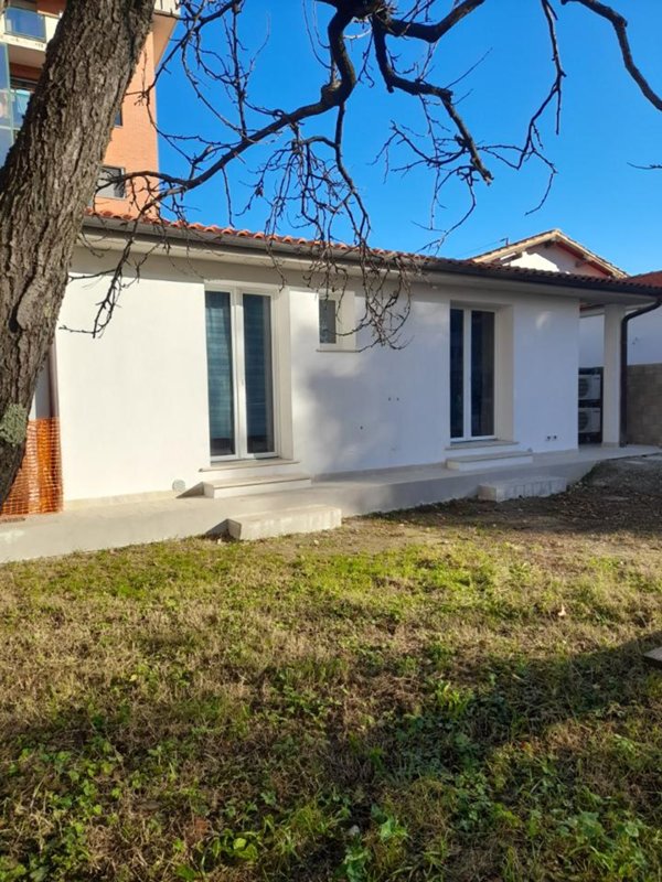 casa indipendente in vendita a Firenze in zona Isolotto
