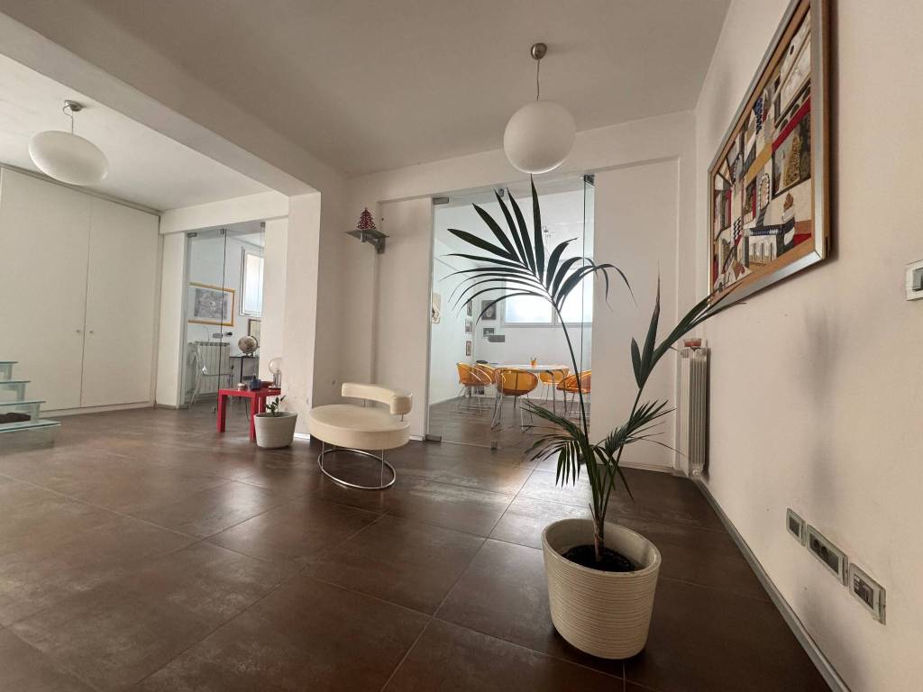 ufficio in vendita a Firenze in zona Isolotto