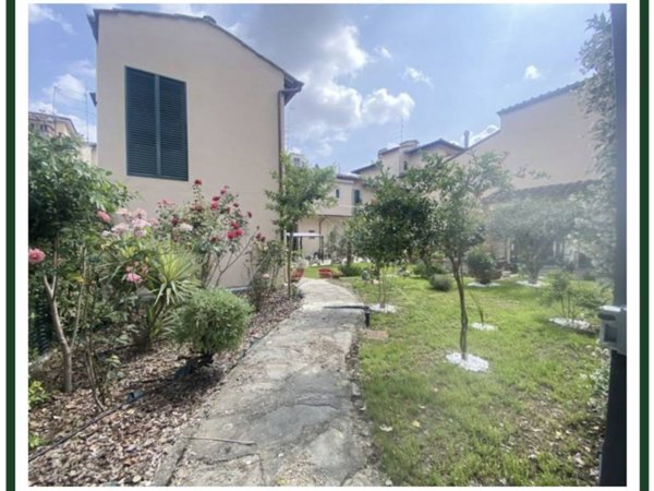 casa indipendente in vendita a Firenze in zona Isolotto