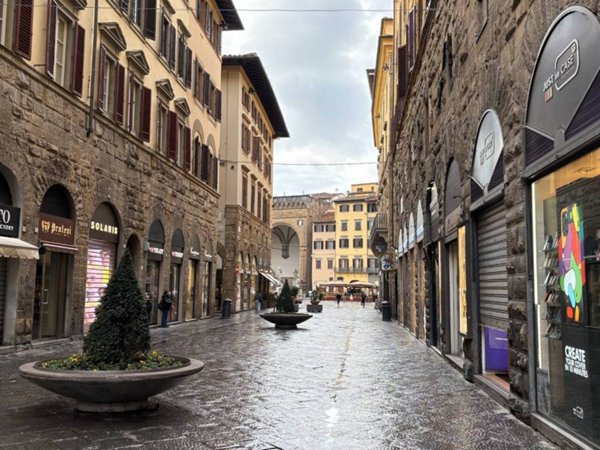 negozio in vendita a Firenze in zona Centro Duomo