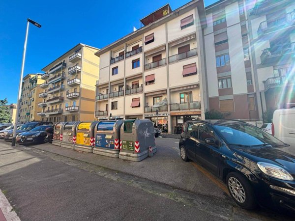 negozio in vendita a Firenze in zona Isolotto