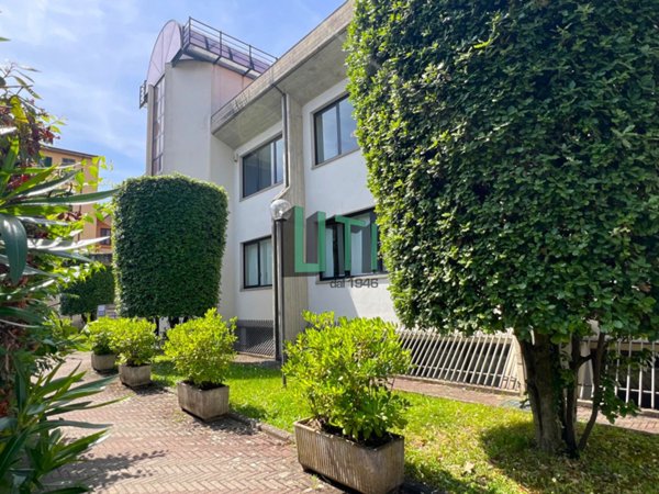 ufficio in vendita a Firenze in zona Gavinana