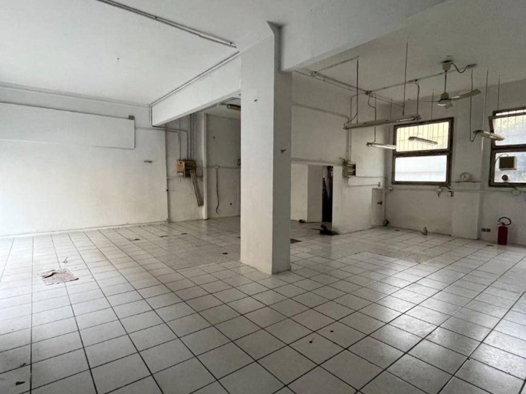 negozio in vendita a Firenze in zona Careggi