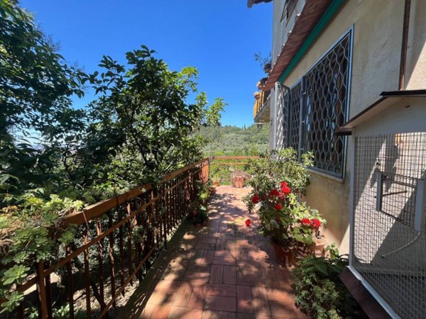 casa indipendente in vendita a Firenze in zona Settignano