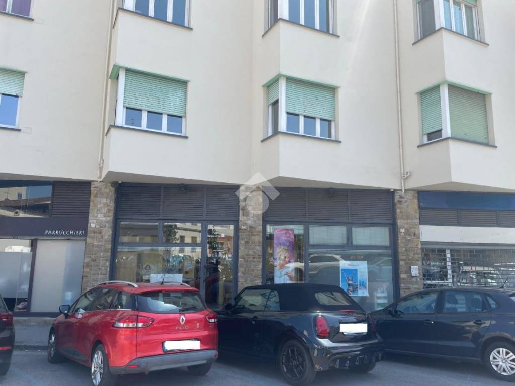 negozio in vendita a Firenze in zona Campo di Marte