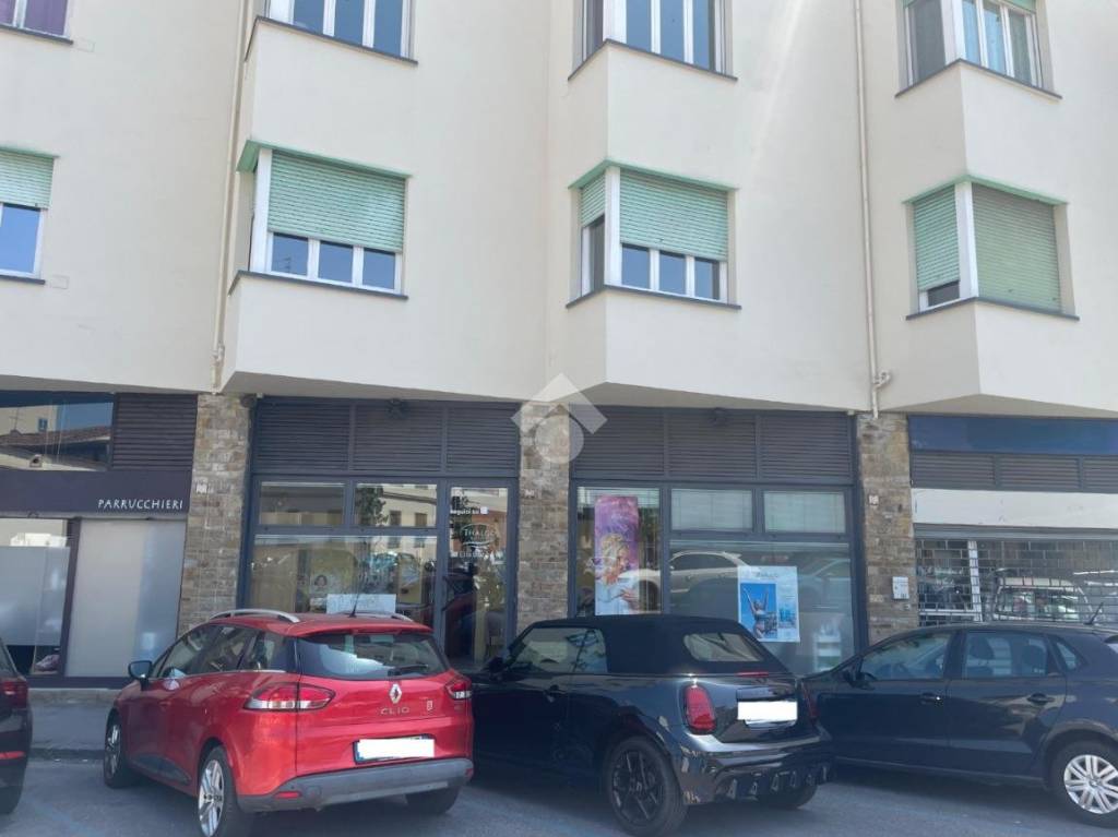 negozio in vendita a Firenze in zona Campo di Marte