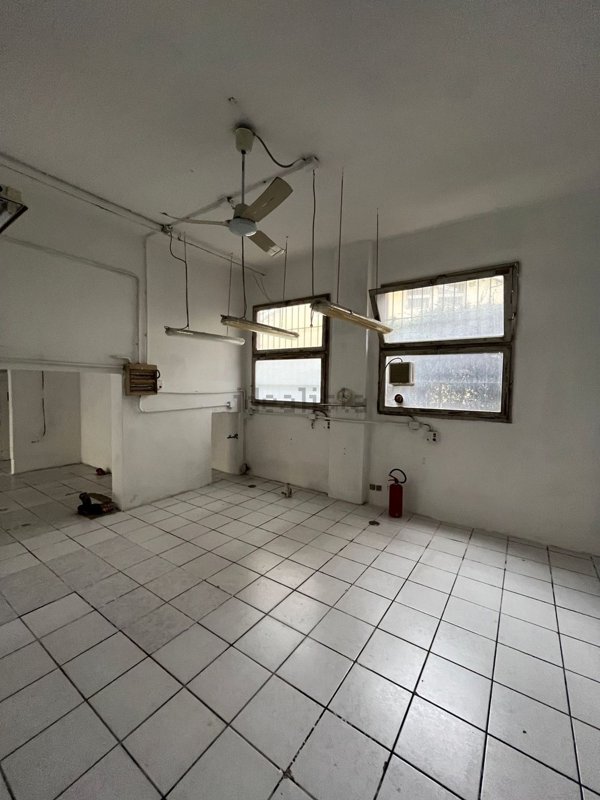 negozio in vendita a Firenze in zona Careggi