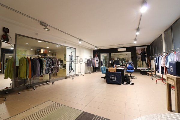 ufficio in vendita a Firenze in zona Isolotto