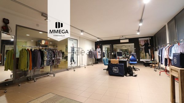 ufficio in vendita a Firenze in zona Isolotto