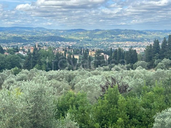 casa indipendente in vendita a Firenze in zona Settignano