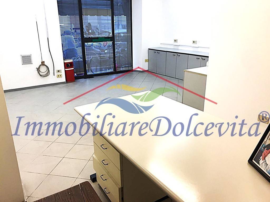 negozio in vendita a Firenze in zona Campo di Marte