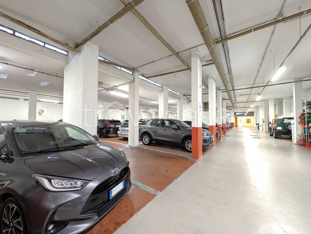 negozio in vendita a Firenze in zona Novoli