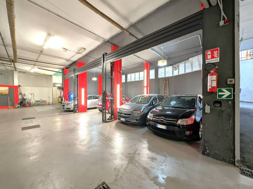 negozio in vendita a Firenze in zona Novoli