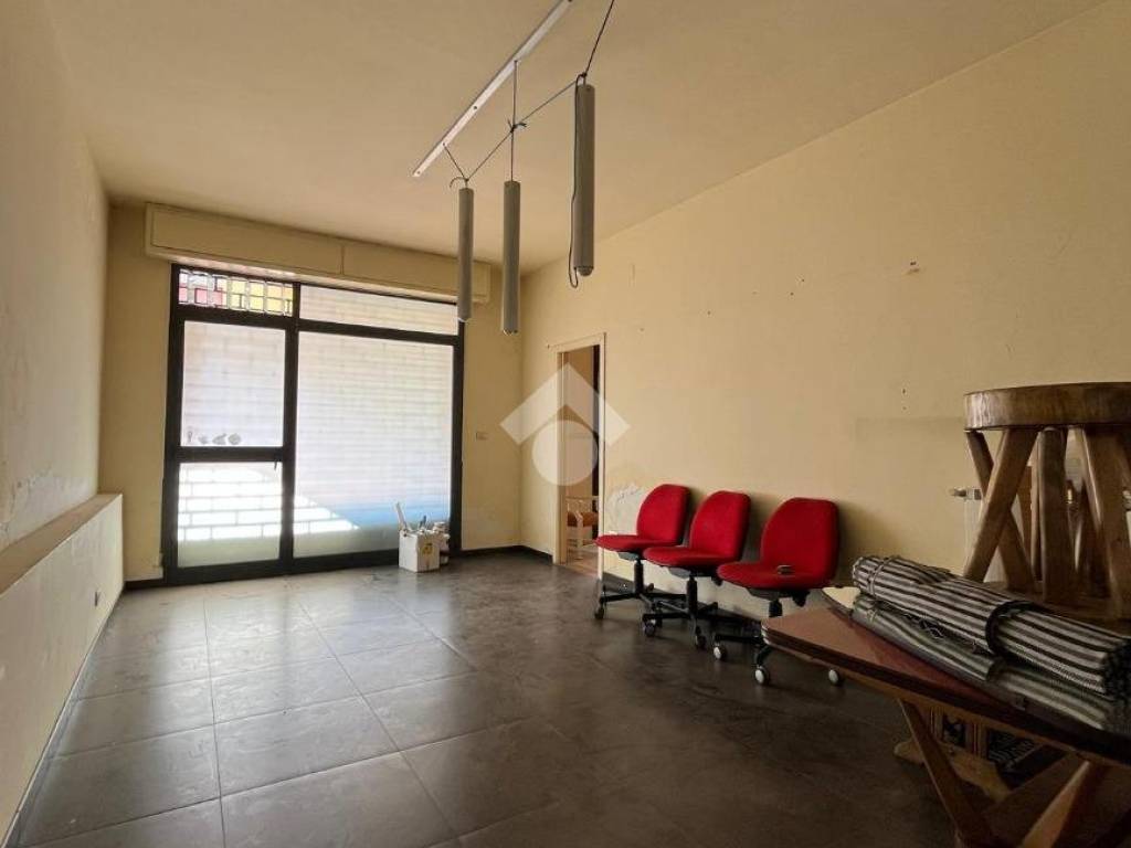 negozio in vendita a Firenze in zona Legnaia