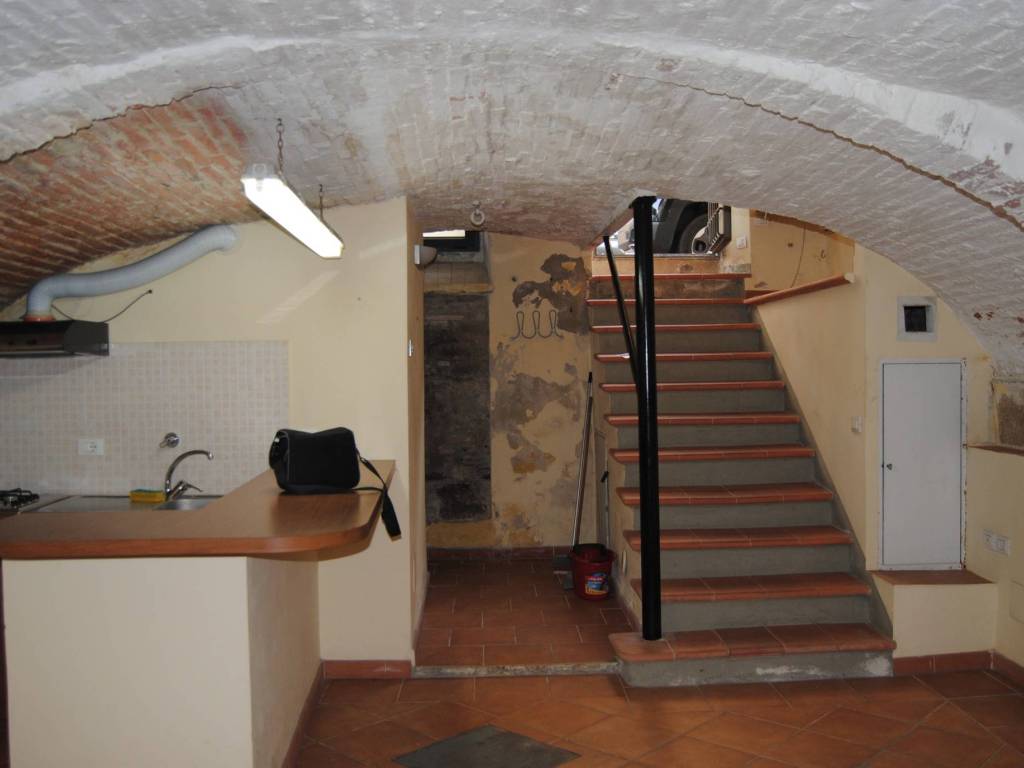 locale commerciale in vendita a Firenze in zona Centro San Frediano