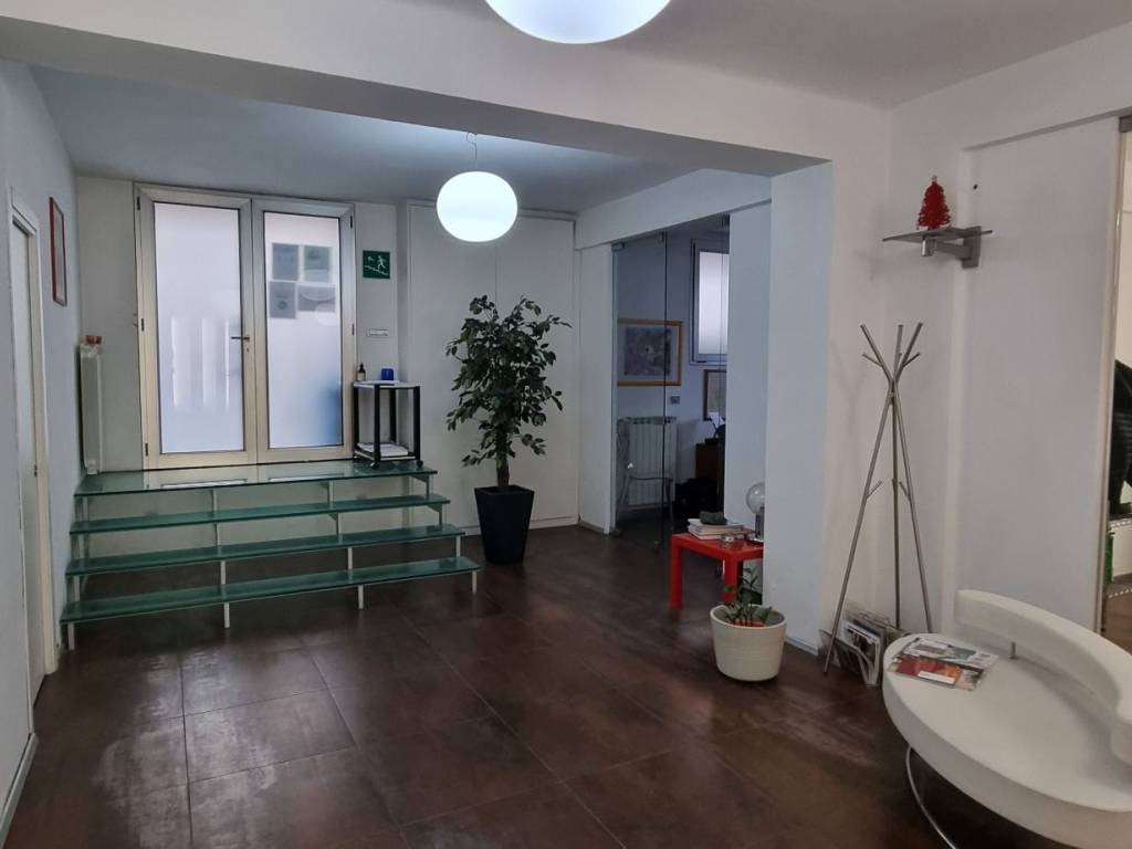 ufficio in vendita a Firenze in zona Isolotto