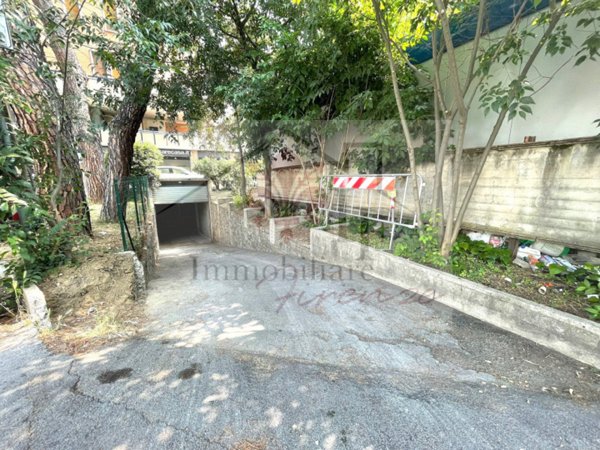 locale di sgombero in vendita a Firenze in zona Firenze Nova
