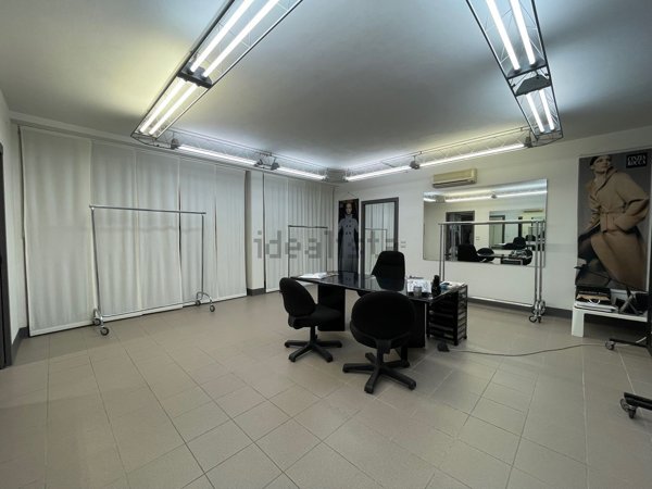 ufficio in vendita a Firenze in zona Isolotto