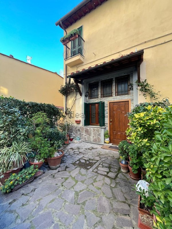casa indipendente in vendita a Firenze in zona Isolotto