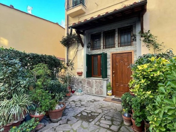 casa indipendente in vendita a Firenze in zona Isolotto
