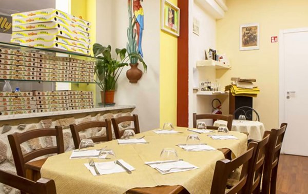 locale commerciale in vendita a Firenze in zona Campo di Marte